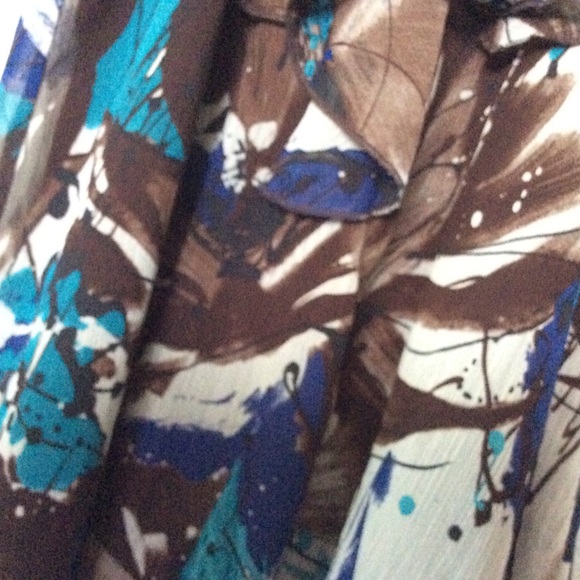 Handkerchief Ruffle Halter Top with Bubble Hem - Picture 2 of 6